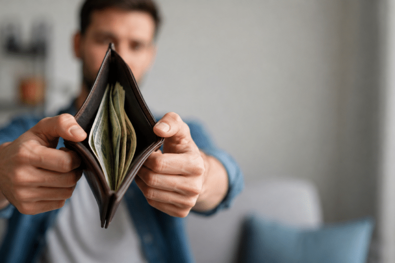 Como economizar dinheiro em 2026: 7 estratégias que cabem no seu dia a dia e funcionam de verdade