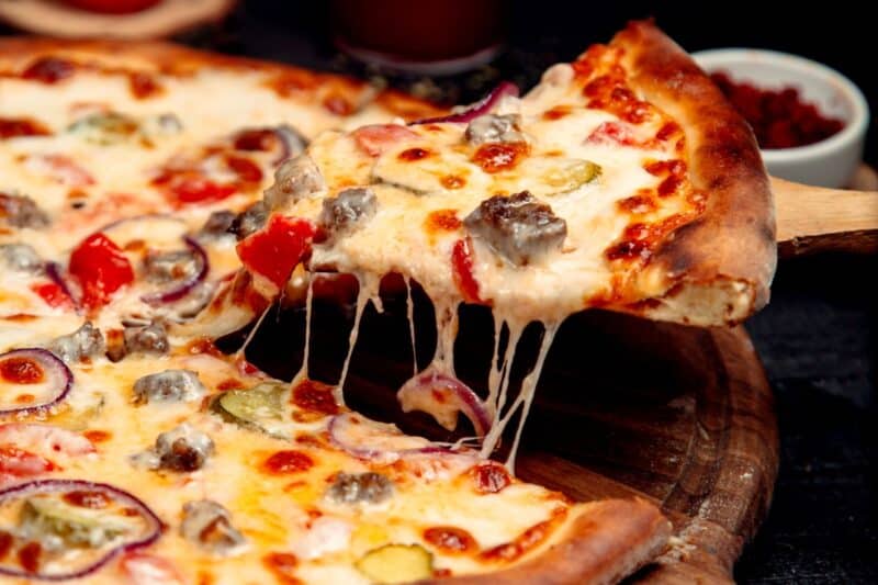 Dia da Pizza: taxa de entrega, atraso e pedido errado? Saiba o que a lei garante a você
