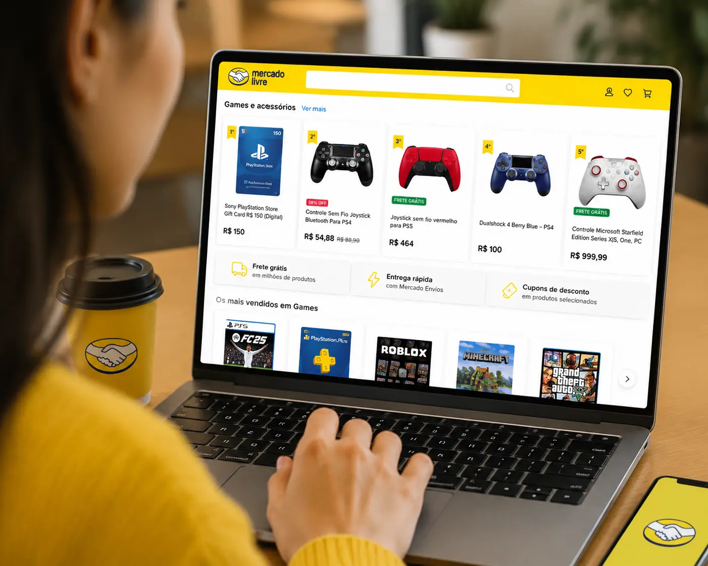 Mais vendidos do Mercado Livre com desconto: veja o Top 5 de games, eletrodomésticos, celulares e mais 2 Pessoa acessando página de produtos mais vendidos do Mercado Livre pelo notebook, com ofertas de games e acessórios em destaque.