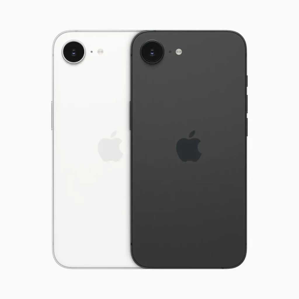 iPhone 16e fica 43% mais barato em oferta; preço cai mais de R$ 2 mil 2 iPhone 16e nas cores branca e preta, vistos pela parte traseira, com câmera e logotipo da Apple.